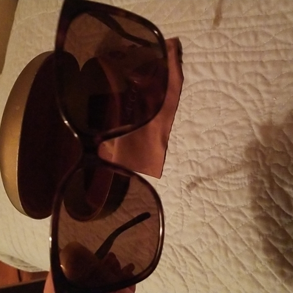 GUCCI  Sunglasses - Picture 6 of 7